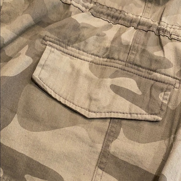 Camo long sleeve light weight jacket!!! - Picture 4 of 4